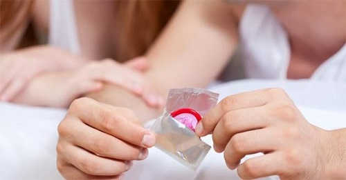Sử dụng bao cao su khi quan hệ