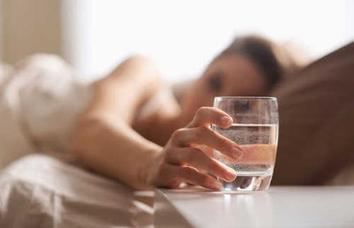 Nước tiểu có mùi do uống ít nước